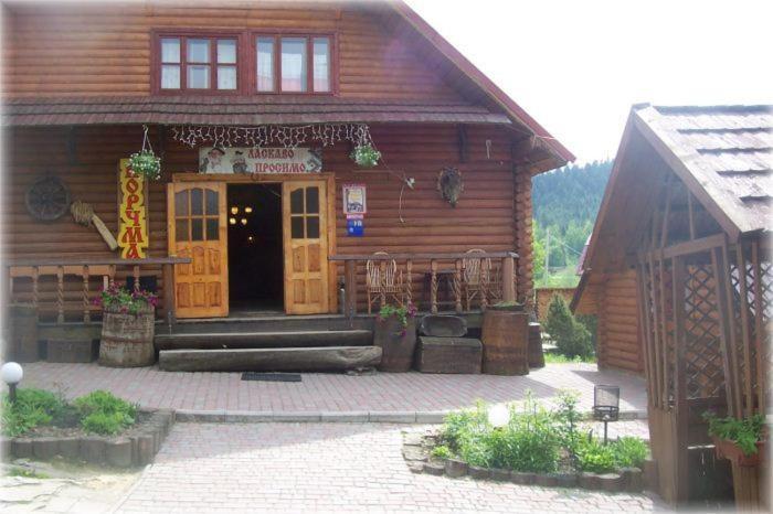 Hotel Boykivskiy Dvir Yasenitsa Zamkova Exterior foto