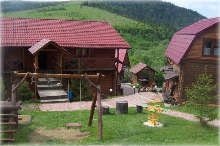 Hotel Boykivskiy Dvir Yasenitsa Zamkova Exterior foto