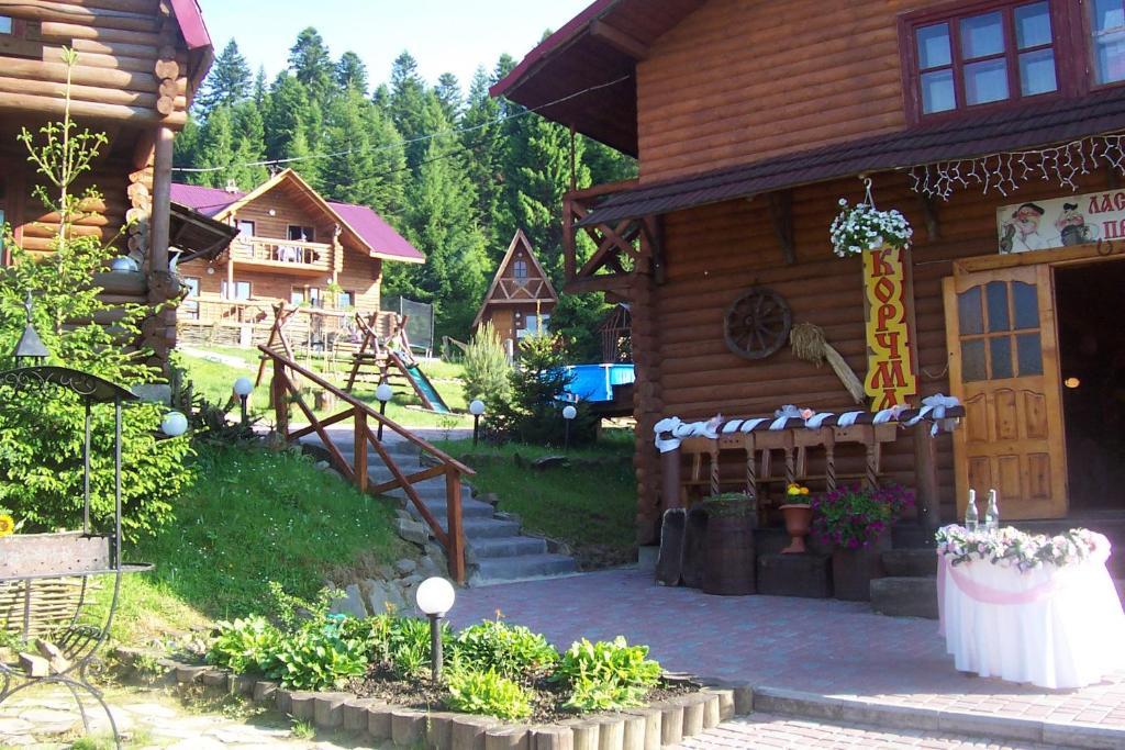 Hotel Boykivskiy Dvir Yasenitsa Zamkova Exterior foto