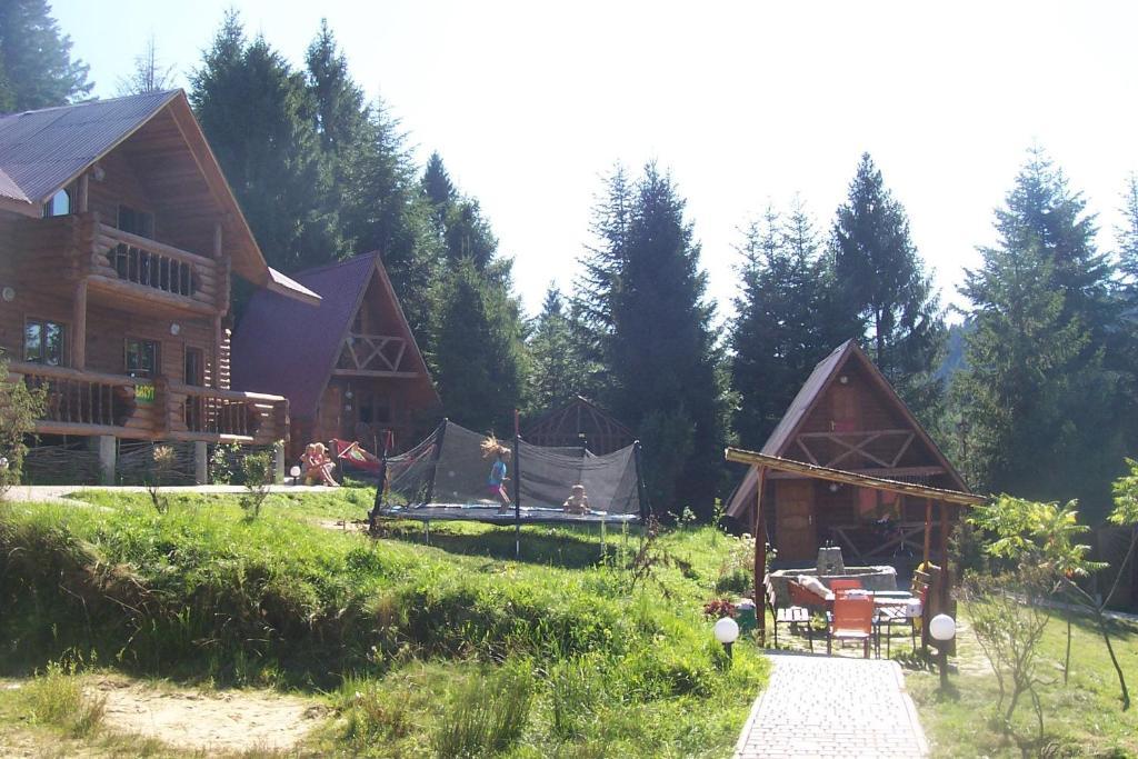 Hotel Boykivskiy Dvir Yasenitsa Zamkova Exterior foto
